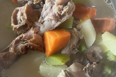 简易菜谱-鸭架萝卜汤