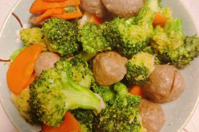 西兰花炒牛肉丸